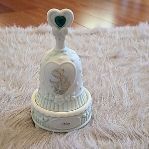 Precious moments vintage 1996 may emerald girl with bird bath bell